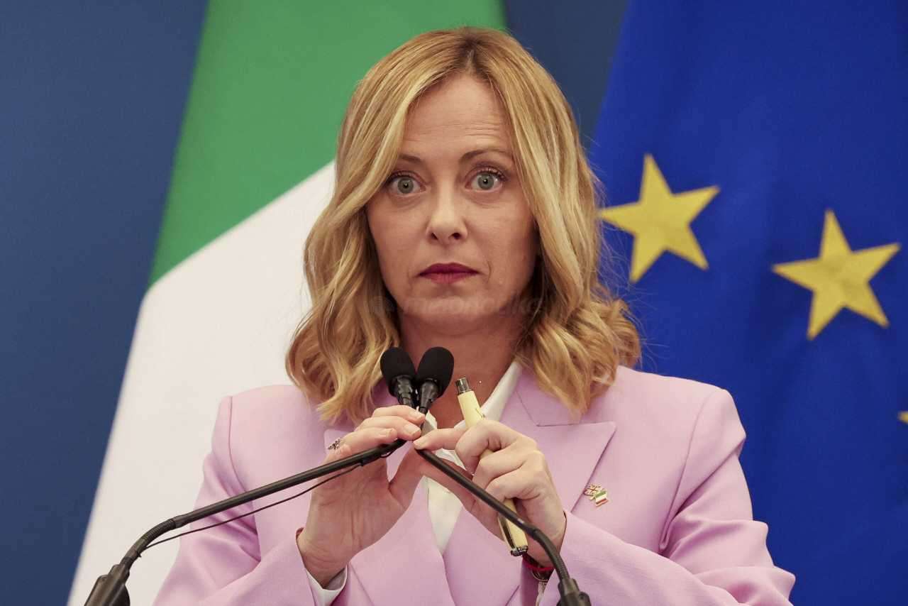 Η Μελόνι θέλει να ξαναρχίσει η μεταφορά αιτούντων άσυλο στα κέντρα της βόρειας Αλβανίας μέσα στον Ιανουάριο