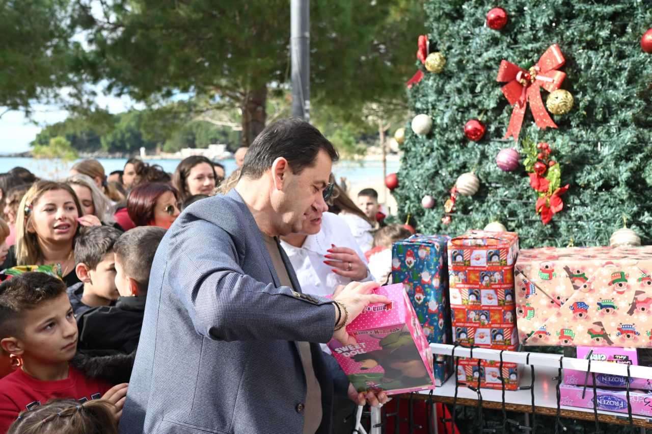 Μικροί και μεγάλοι γιόρτασαν τα Χριστούγεννα στην Χιμάρα 