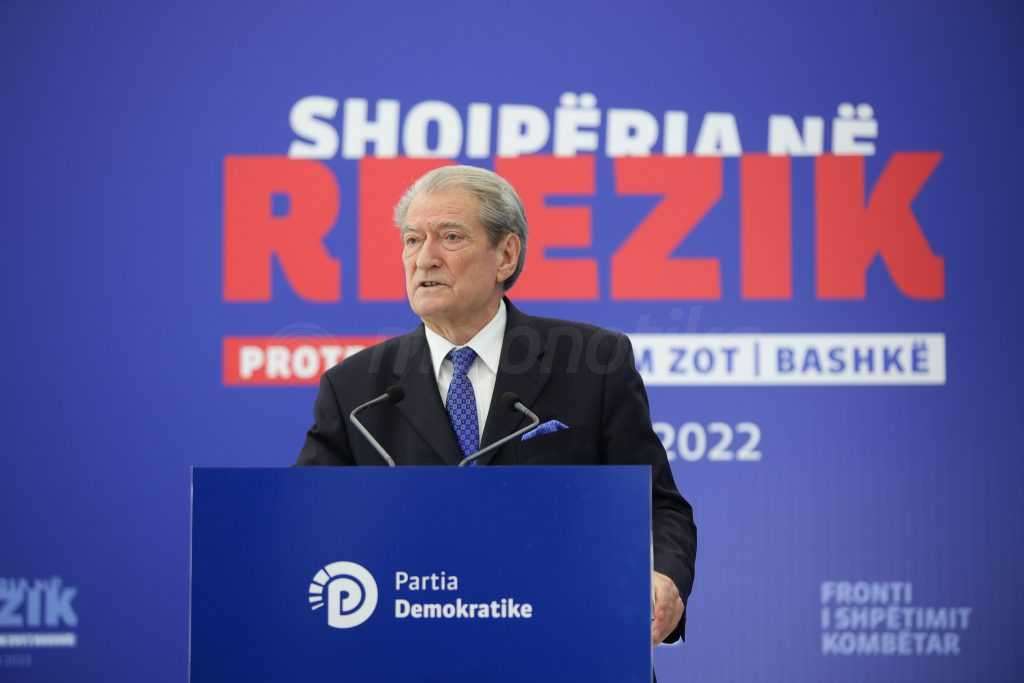 Το Ειδικό Δικαστήριο αναβάλλει την προκαταρκτική ακρόαση για τον πρώην πρωθυπουργό Μπερίσα