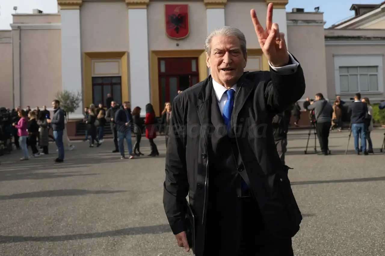 Ελεύθερος αφέθηκε ο Σαλί Μπερίσα