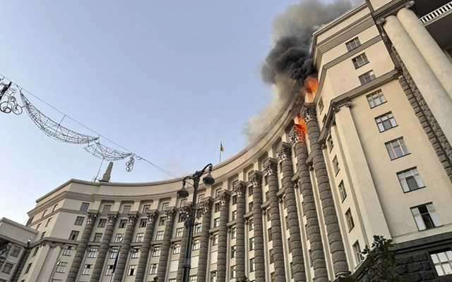 Χωρίς ρεύμα το μισό Κίεβο μετά από ρωσικές επιθέσεις