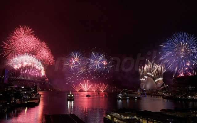 Η Κίνα υποδέχθηκε τη "Χρονιά του Φιδιού" με φωτορυθμικά σόου και πυροτεχνήματα