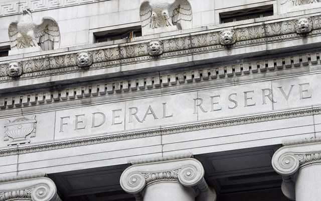 Πρακτικά Fed: Επιβράδυνε η πρόοδος προς τον στόχο του 2% - Αυξημένες αβεβαιότητες από τις πολιτικές Τραμπ