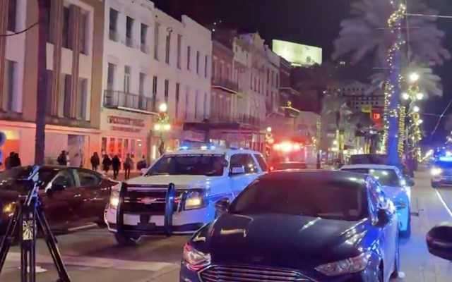 Αυτοκίνητο έπεσε πάνω σε πεζούς στη Νέα Ορλεάνη - Ο οδηγός του στη συνέχεια άνοιξε πυρ - Τουλάχιστον 10 νεκροί και 30 τραυματίες