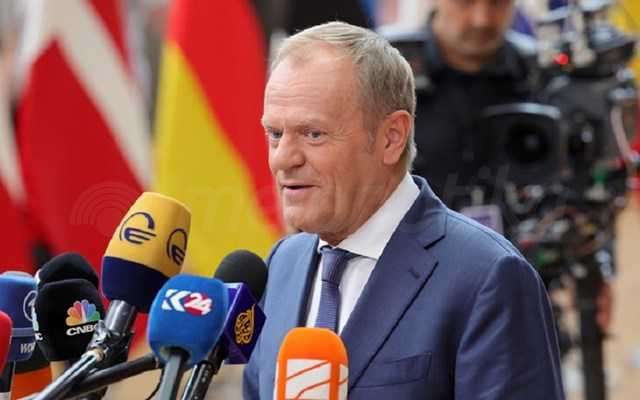 Τουσκ: Η Ευρώπη θα ενεργήσει με ηρεμία, "όχι όμως πέφτοντας στα γόνατα" απέναντι στις ΗΠΑ