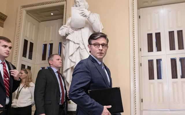 ΗΠΑ: Επανεξελέγη πρόεδρος της Βουλής των Αντιπροσώπων ο Ρεπουμπλικανός Μ. Τζόνσον, με 218 ψήφους (σε σύνολο 433)