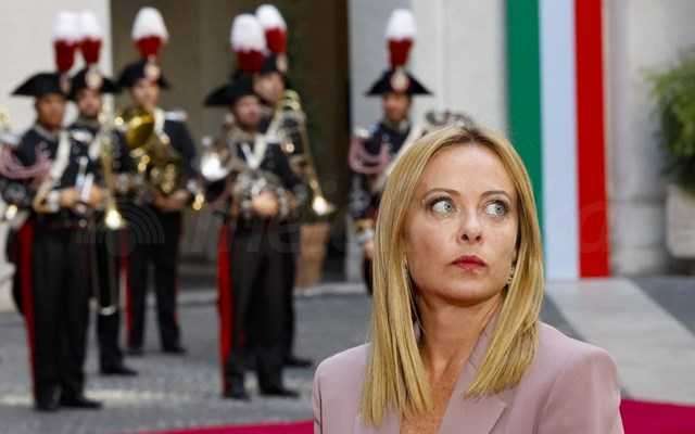 Μελόνι: Αναβάλλει την έγκριση διατάγματος για παράταση της στρατιωτικής στήριξης στην Ουκρανία