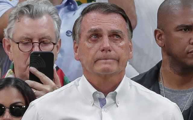 Βραζιλία: Ο Μπολσονάρο υποστήριξε ότι επιχείρησε να κάψει το ηλεκτρονικό του βραχιολάκι σε μία στιγμή "παράνοιας"