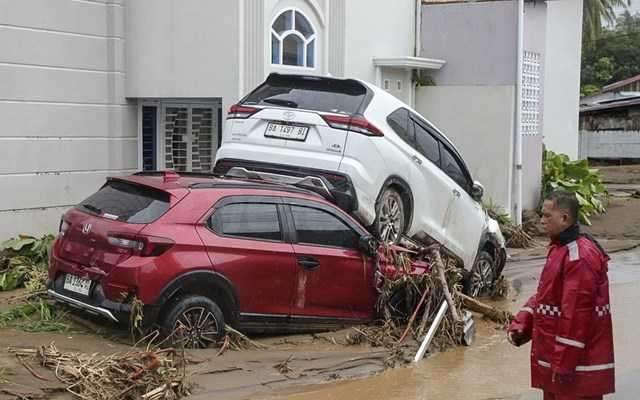 Πλημμύρες στην Ινδονησία: 631 νεκροί, 1 εκατομμύριο ξεριζωμένοι