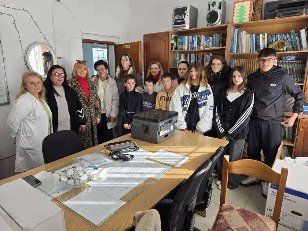 Η Εστία Δερόπολης στηρίζει έμπρακτα τα σχολεία του Δήμου Φοινίκης