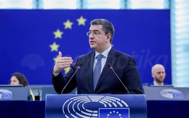 Απ. Τζιτζικώστας: Άμεση και ανεξάρτητη διερεύνηση της αεροπορικής τραγωδίας της Azerbaijan Airlines