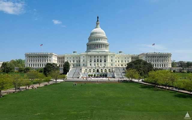 Οπαδοί του Τραμπ που είχαν κάνει έφοδο στο Καπιτώλιο αρχίζουν να βγαίνουν από τη φυλακή αφού ο νέος πρόεδρος τους απένειμε χάρη