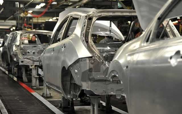 Οι αυτοκινητοβιομηχανίες αναζητούν παντού τσιπ, καθώς η κρίση εφοδιασμού επιδεινώνεται