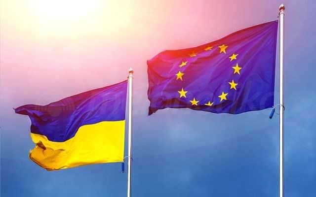 FT: Σε αγώνα δρόμου η ΕΕ για παράκαμψη Όρμπαν στο πάγωμα ρωσικών περιουσιακών στοιχείων