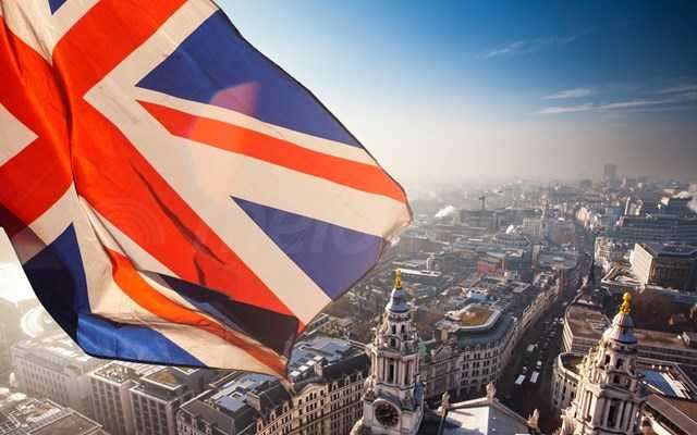 Βρετανία: Αυξάνονται οι μισθοί - Υποχωρούν οι ελπίδες για μείωση επιτοκίων