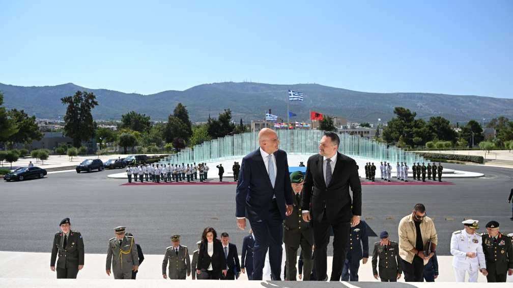Ο Νίκος Δένδιας συναντήθηκε με τον υπουργό Άμυνας της Αλβανίας