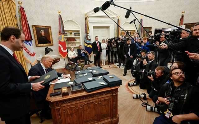 Νέες δηλώσεις Τραμπ μετά το Νταβός: Δεν είμαι βέβαιος ότι οι ΗΠΑ θα έπρεπε να δαπανούν οτιδήποτε για το NATO