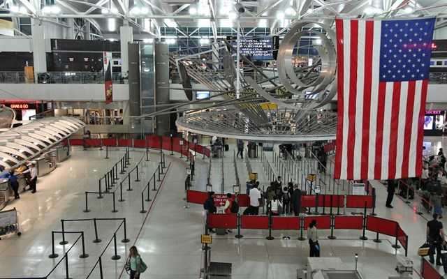 ΗΠΑ: Η κυβέρνηση Τραμπ θέλει οι αεροπορικές εταιρείες  να προσφέρουν στους ταξιδιώτες υγιεινότερες επιλογές φαγητού