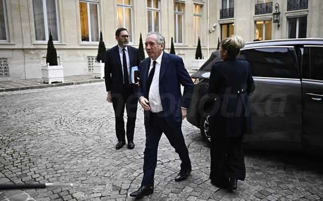 Γαλλία: Ο Μπαϊρού επαναφέρει τη συζήτηση για τη μεταρρύθμιση του συνταξιοδοτικού