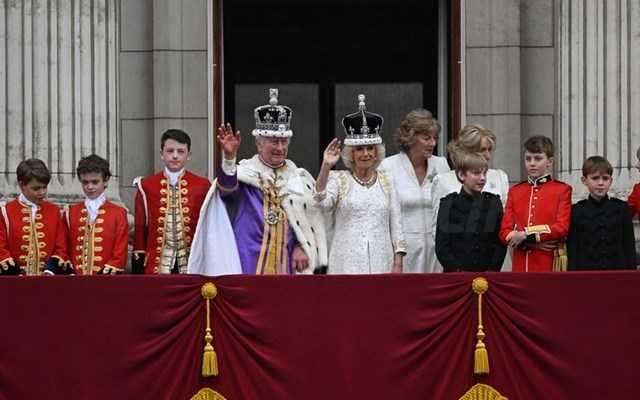 Βρετανία: "Είμαι ακόμα ζωντανός", αστειεύτηκε ο βασιλιάς Κάρολος