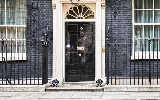 Μ. Βρετανία: Αποκαλύπτεται για πρώτη φορά το βιβλίο επισκεπτών της Ντάουνινγκ Στριτ