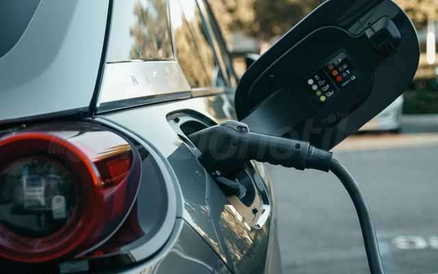 Οι ευρωπαϊκές αυτοκινητοβιομηχανίες μειώνουν τις τιμές των ηλεκτρικών αυτοκινήτων