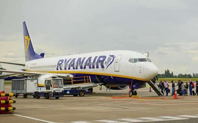 Η Ryanair πιέζει την ΕΕ να περιορίσει την πώληση αλκοόλ στα αεροδρόμια - Αντιμετωπίζει πρόβλημα με... μεθυσμένους επιβάτες