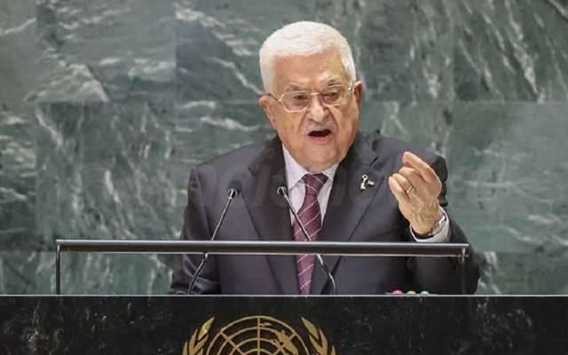 Ο πρόεδρος της Παλαιστινιακής Αρχής Αμπάς αποτίνει φόρο τιμής στον θανόντα πρώην πρόεδρο των ΗΠΑ Κάρτερ