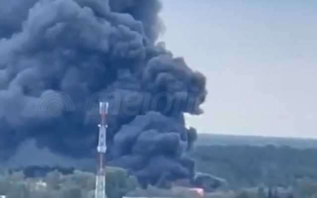 Μαζική επίθεση της Ουκρανίας σε δεκάδες στόχους στη Ρωσία: Χτυπήματα σε διυλιστήρια, εργοστάσια όπλων, αποθήκες