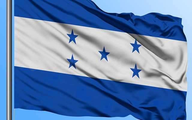 Η Ονδούρα προειδοποιεί ότι θα κλείσει βάσεις των ΗΠΑ αν ο Τραμπ αρχίσει μαζικές απελάσεις