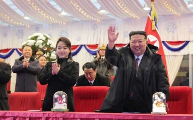 Β. Κορέα: Ο Κιμ Γιονγκ Ουν παρακολούθησε τις εκδηλώσεις για την Πρωτοχρονιά μαζί με την κόρη του